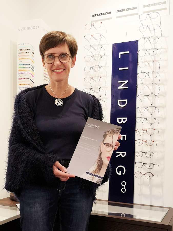 Annette Lampen musste die speziellen Techniken zur Anfertigung von LINDBERG Brillen erstmal lernen.